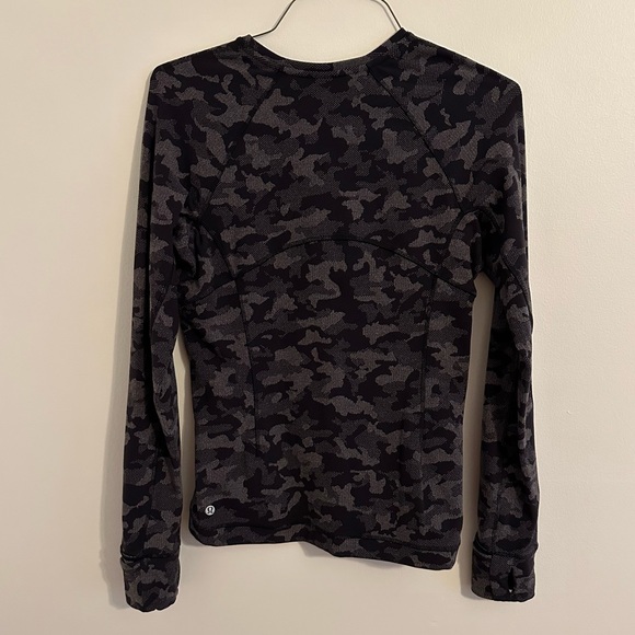 Lululemon women’s camo pullover - Picture 3 of 11